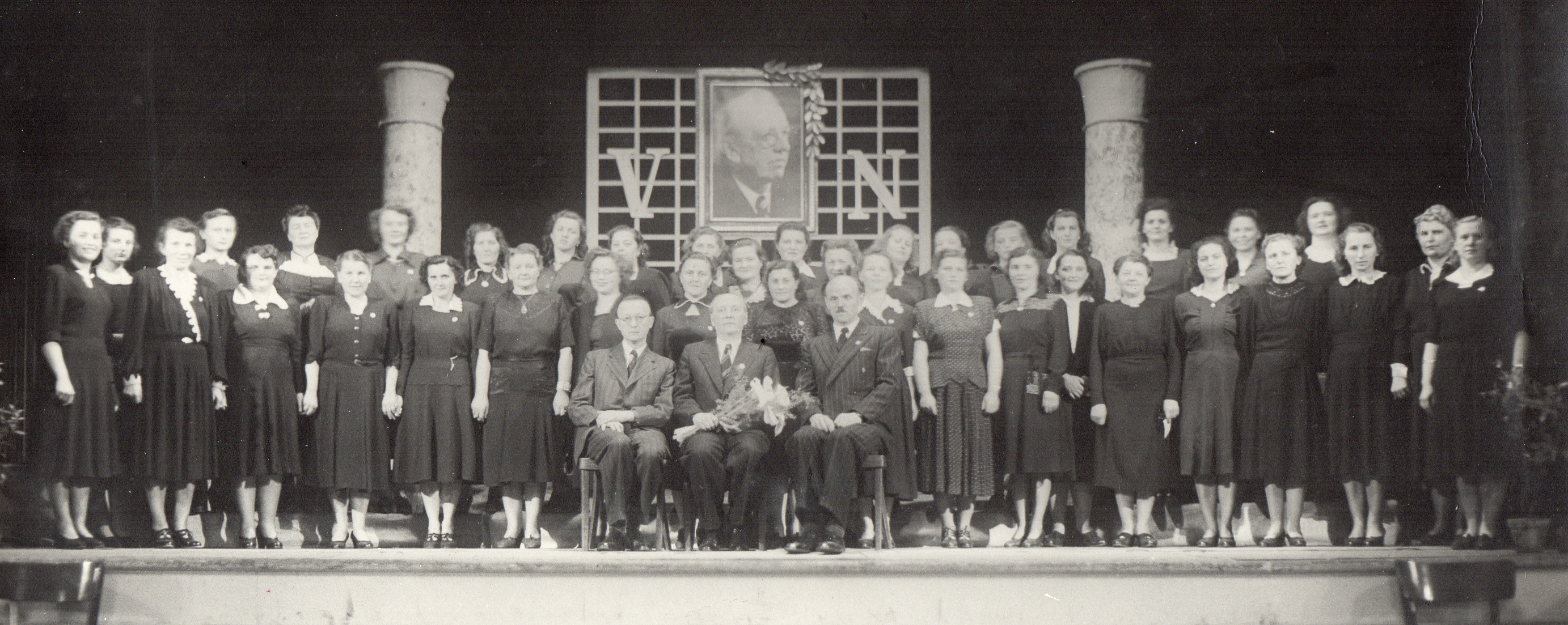 zensky-pevecky-sbor-vn-1948.jpg