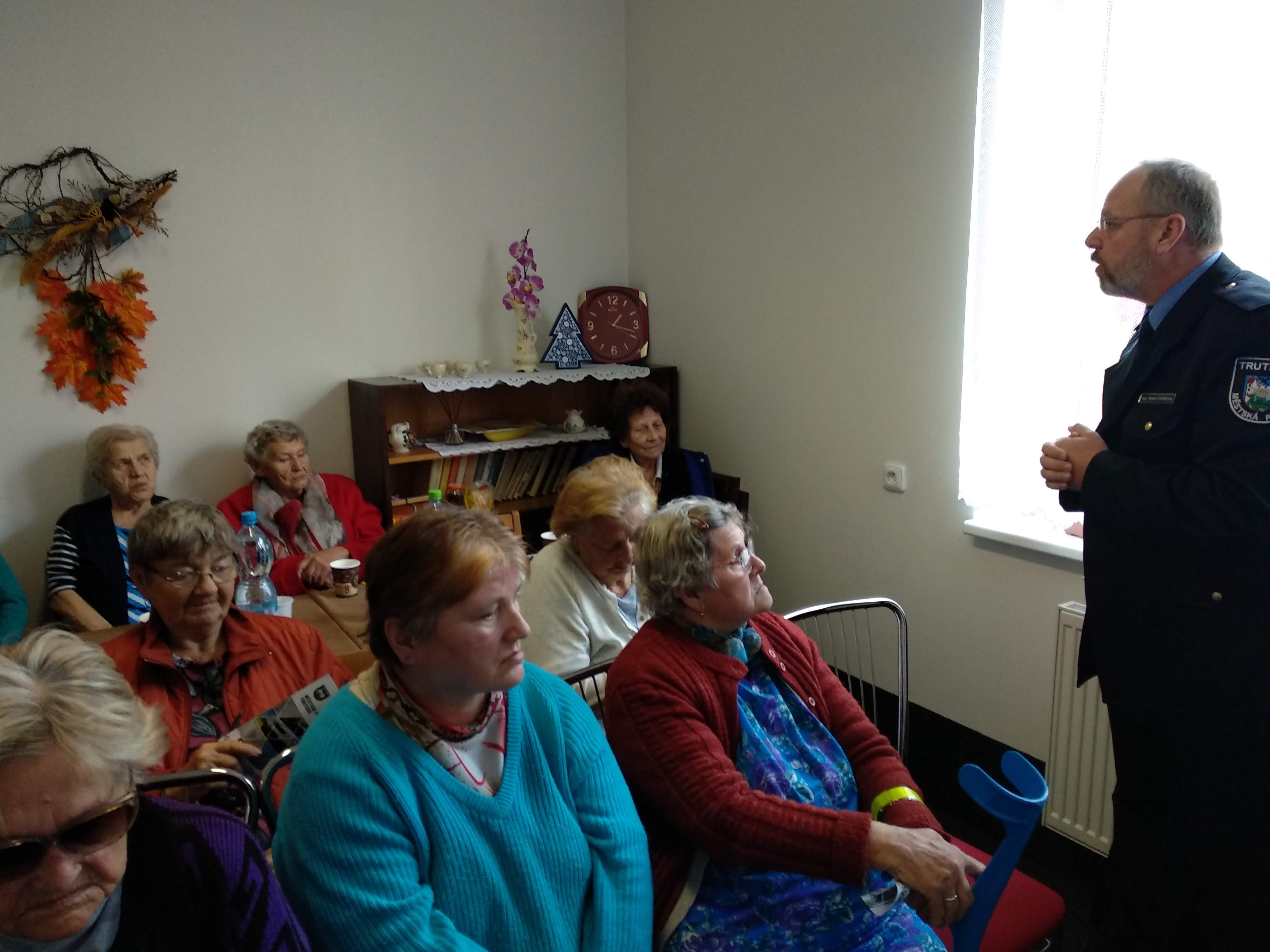 mp-u-senioro-2-.jpg