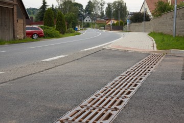 Kanalizace a chodnik Volanov.jpg